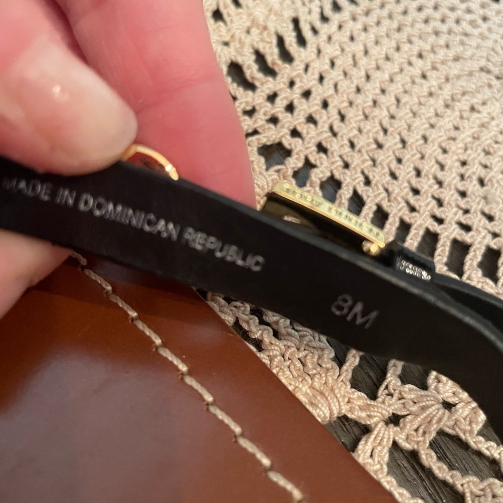 Tory Burch Black and Brown Leather Thong Sandals with Gold Logo - Picture 6 of 7